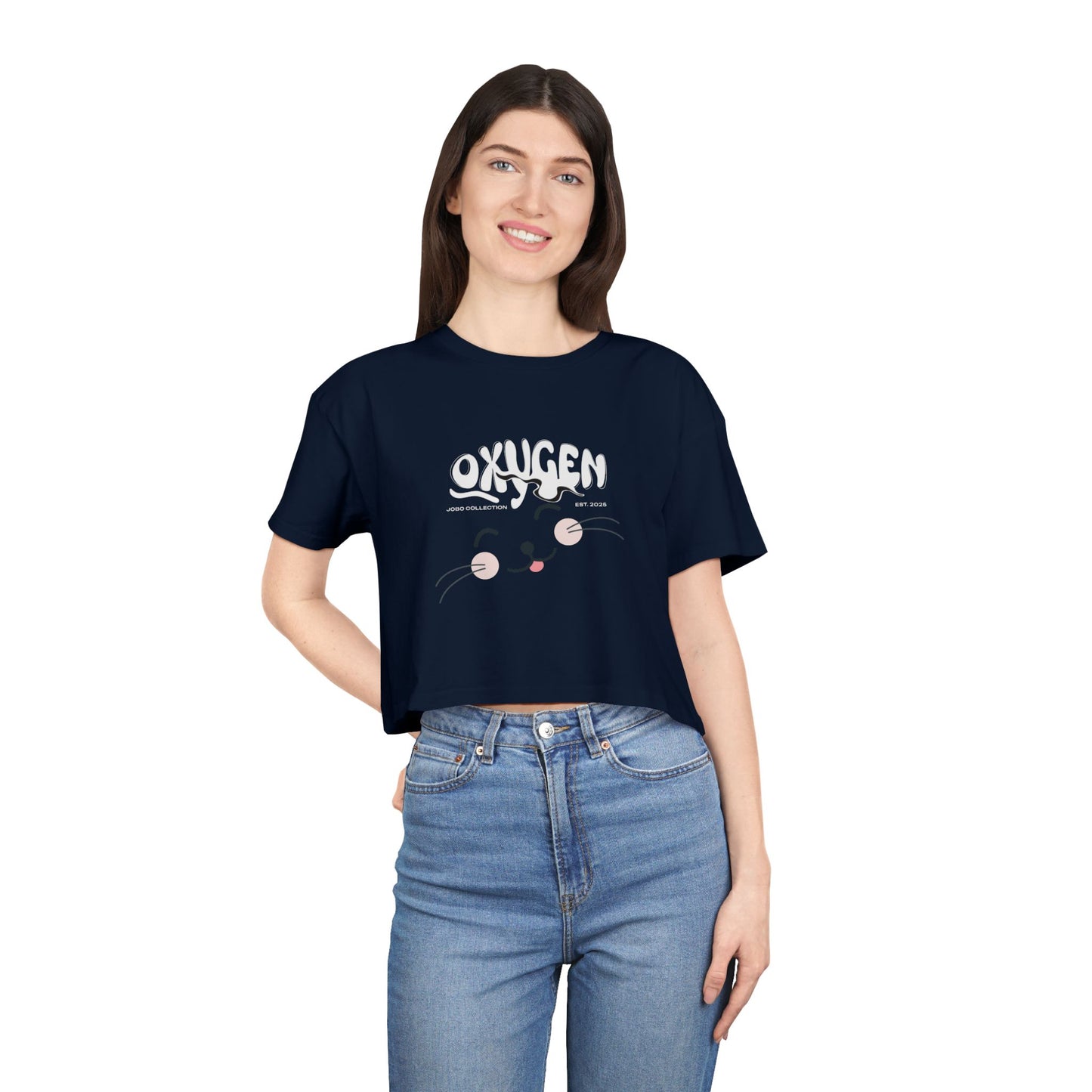 Cute Cat Graphic Women's Crop Tee - Stylish Black Top for Casual Outings.