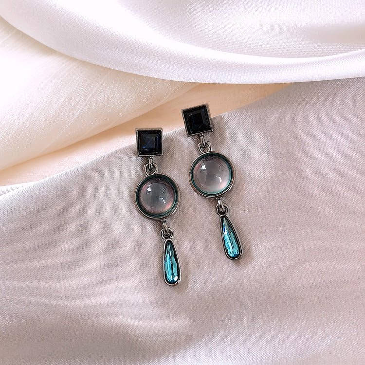 Light luxury design crystal earrings