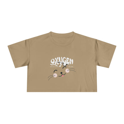 Cute Cat Graphic Women's Crop Tee - Stylish Black Top for Casual Outings.