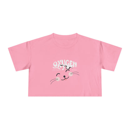 Cute Cat Graphic Women's Crop Tee - Stylish Black Top for Casual Outings.
