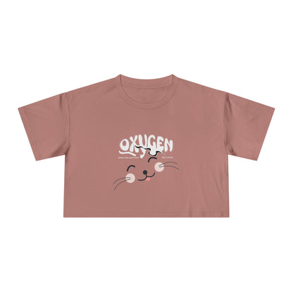 Cute Cat Graphic Women's Crop Tee - Stylish Black Top for Casual Outings.