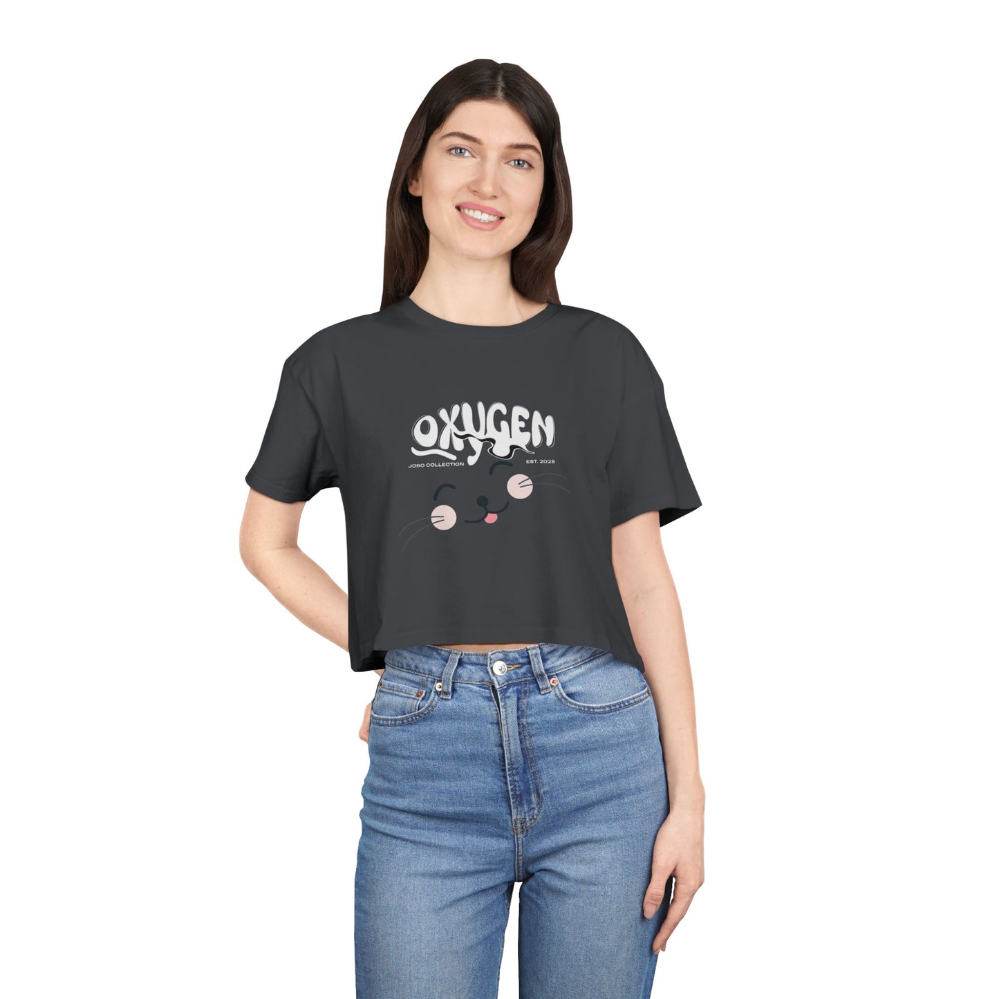 Cute Cat Graphic Women's Crop Tee - Stylish Black Top for Casual Outings.